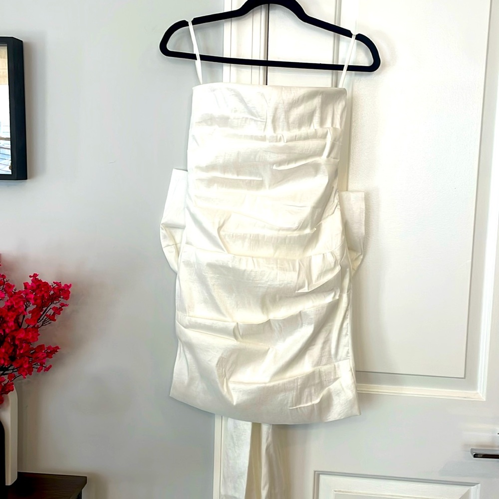 Medium white mini bridal dress.  never worn bridal dress!